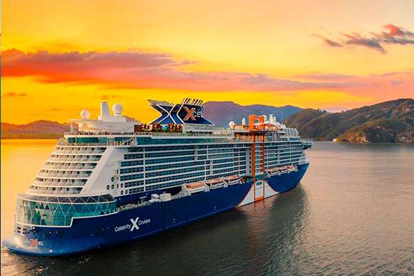 Vista de los glaciares patagónicos desde el Celebrity Cruise