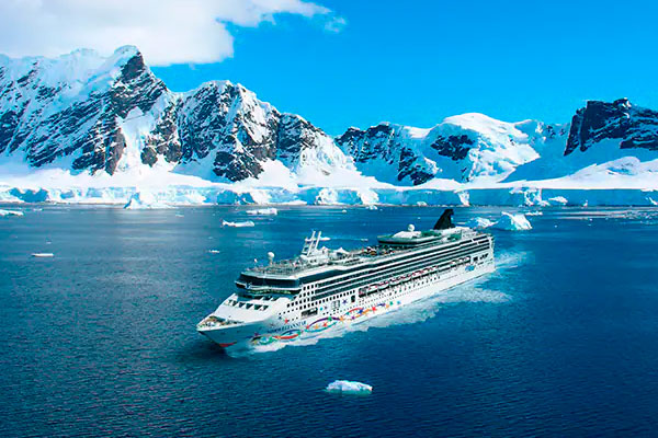 Norwegian Star cruise ship sailing towards Antarctica
