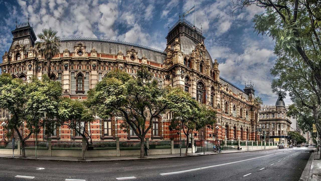 8 Embark on a 5-hour tour of Buenos Aires to explore its stunning architecture