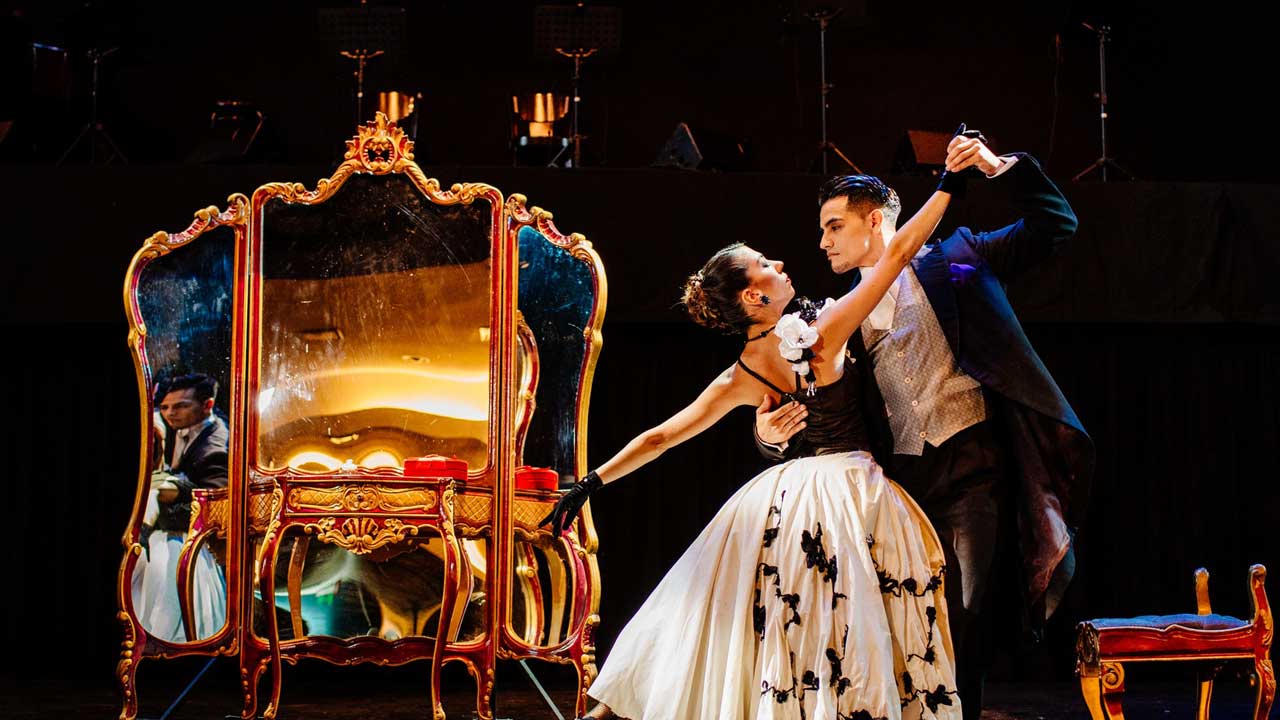 2 Disfruta un Tour Tango Porteño y experimenta la magia del tango en Buenos Aires.