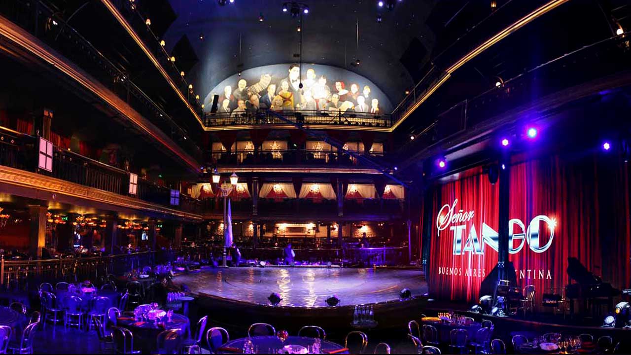 5 Dinner and tango show with Señor Tango, a dinner show that blends art and flavor in the heart of Buenos Aires.
