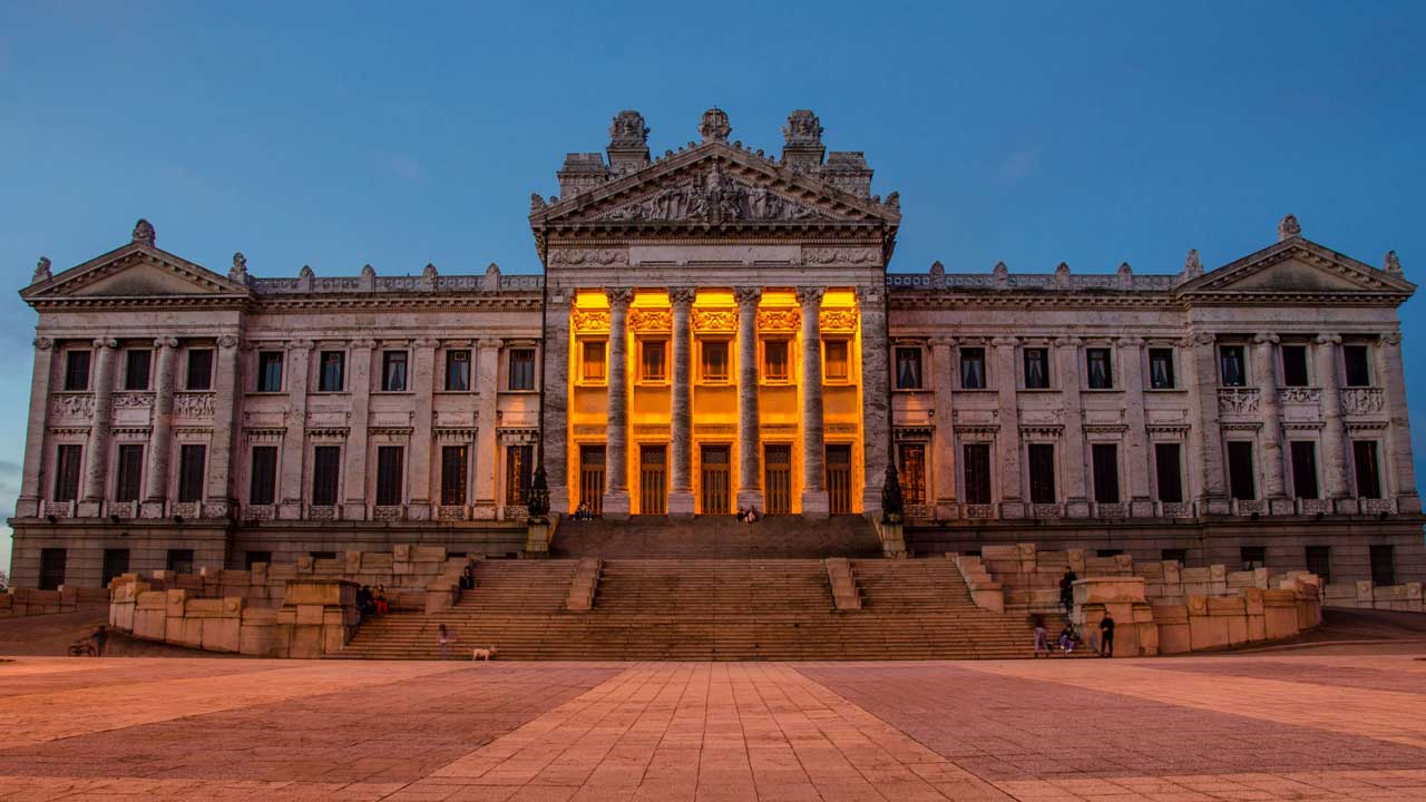 4 Experience an exclusive one-day tour in Montevideo, blending history, culture, and natural beauty.