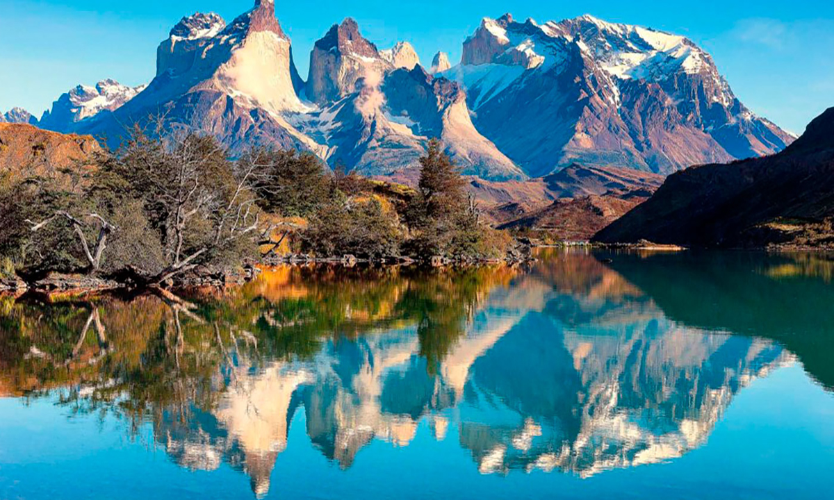 5 Descubre la majestuosidad de la Patagonia con nuestro tour de trekking. Explora El Chaltén, Fitz Roy, y el Glaciar Perito Moreno.