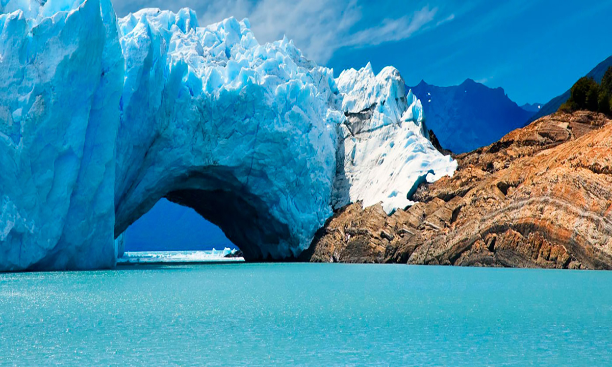 7 Descubre la majestuosidad de la Patagonia con nuestro tour de trekking. Explora El Chaltén, Fitz Roy, y el Glaciar Perito Moreno.